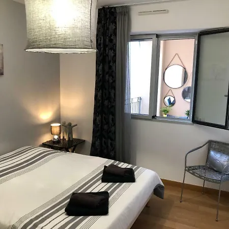 10 Rue De La Rampe Apartment *